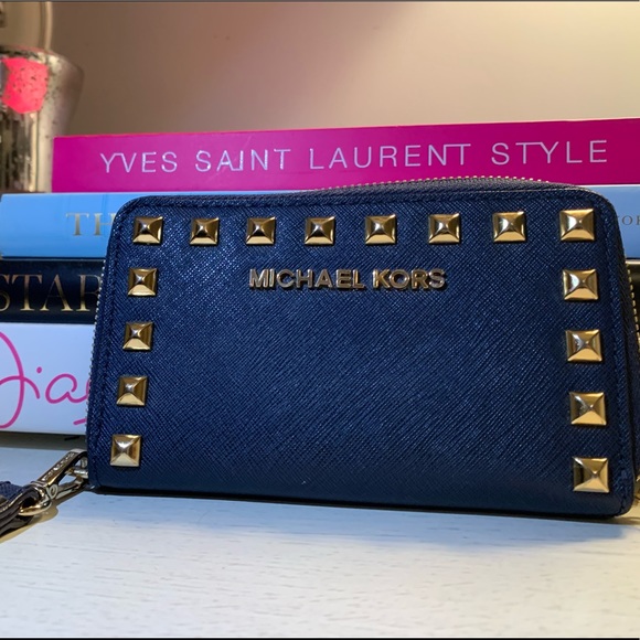 Michael Kors Handbags - Micheal Kors Wrist Wallet